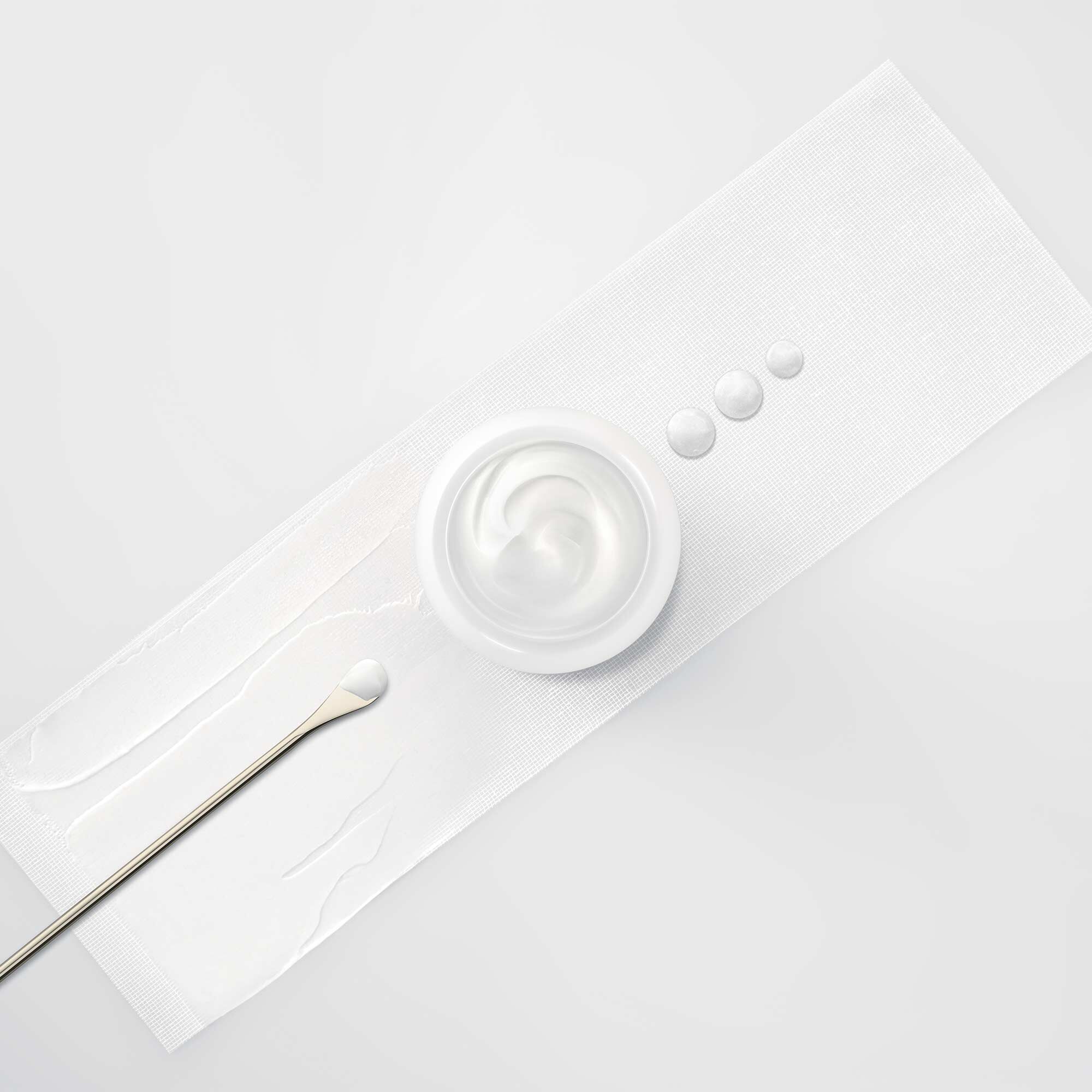 Reinforce & Soothe Skin during the day